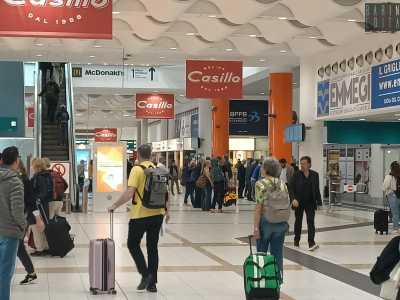 La crescita inarrestabile port� poi all�ampliamento del terminal con due corpi laterali fino a un totale di 48mila metri quadrati, di cui oltre 7mila destinati ad attivit� commerciali